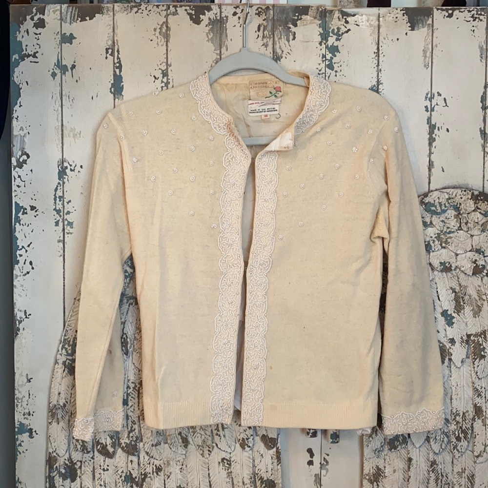 True vintage cardigan with faux pearl detailing szSM